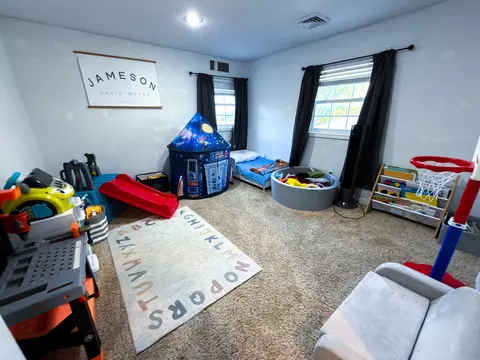 Bedroom - 212 Oak St, Flora, IL 62839 photo 5 of 5