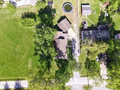View/Area - 212 Oak St, Flora, IL 62839 photo 2 of 10