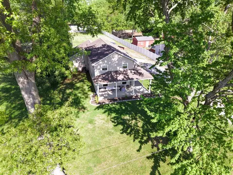 View/Area - 212 Oak St, Flora, IL 62839 photo 9 of 10