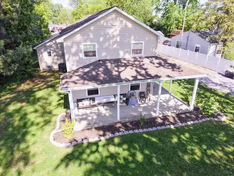 Exterior - 212 Oak St, Flora, IL 62839 photo 8 of 14