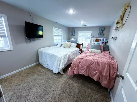 Bedroom - 212 Oak St, Flora, IL 62839 photo 3 of 5