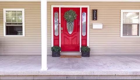 Exterior - 212 Oak St, Flora, IL 62839 photo 2 of 14