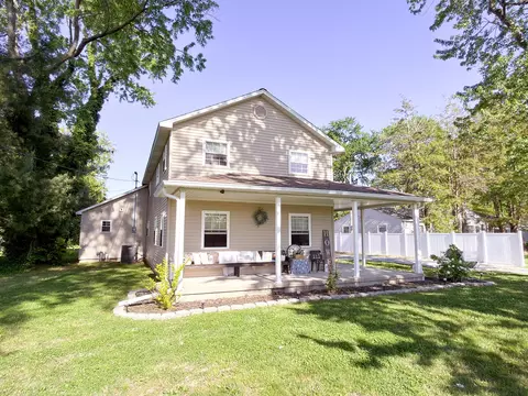 Exterior - 212 Oak St, Flora, IL 62839 photo 12 of 14