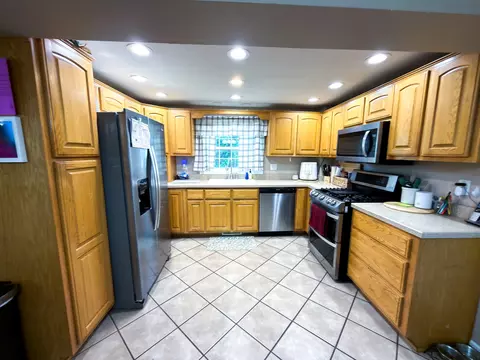 Kitchen - 212 Oak St, Flora, IL 62839 photo 1 of 4