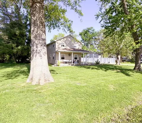 Exterior - 212 Oak St, Flora, IL 62839 photo 11 of 14