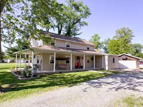 Exterior - 212 Oak St, Flora, IL 62839 photo 14 of 14