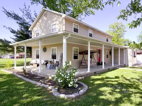 Exterior - 212 Oak St, Flora, IL 62839 photo 13 of 14
