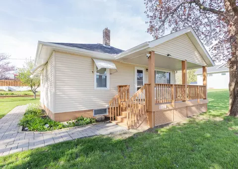 Exterior - 1124 Walnut St, Buffalo, IA 52728 photo 1 of 8