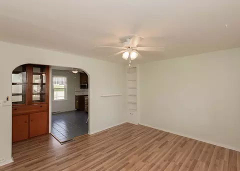 Living - 1124 Walnut St, Buffalo, IA 52728 photo 3 of 4