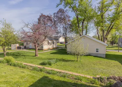 Exterior - 1124 Walnut St, Buffalo, IA 52728 photo 7 of 8