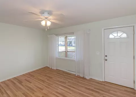 Living - 1124 Walnut St, Buffalo, IA 52728 photo 2 of 4
