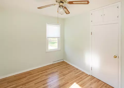 Bedroom - 1124 Walnut St, Buffalo, IA 52728 photo 4 of 5
