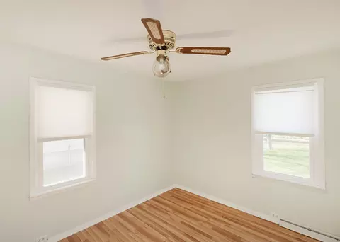 Bedroom - 1124 Walnut St, Buffalo, IA 52728 photo 3 of 5