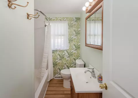 Bath - 1124 Walnut St, Buffalo, IA 52728 photo 1 of 1