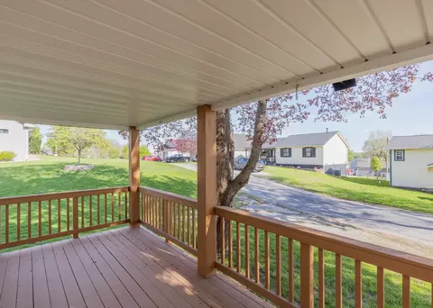 Exterior - 1124 Walnut St, Buffalo, IA 52728 photo 2 of 8