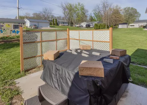 Exterior - 1124 Walnut St, Buffalo, IA 52728 photo 3 of 8