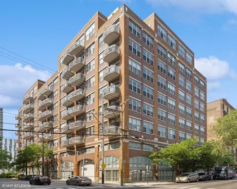 933 W Van Buren St #823, Chicago, IL 60607