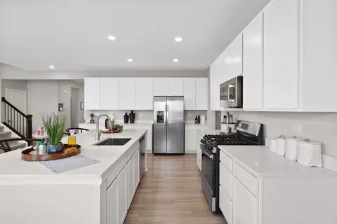 Kitchen - 2000 Cosman Way, Algonquin, IL 60102 photo 2 of 2