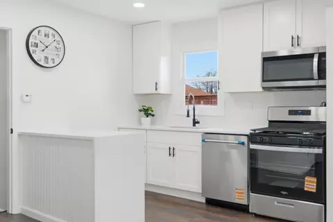 Kitchen - 8622 S 78th Ave, Bridgeview, IL 60455 photo 2 of 3