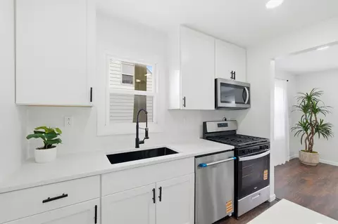 Kitchen - 8622 S 78th Ave, Bridgeview, IL 60455 photo 3 of 3