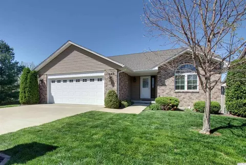 1122 Stone Crest Villa Dr, Quincy, IL 62305