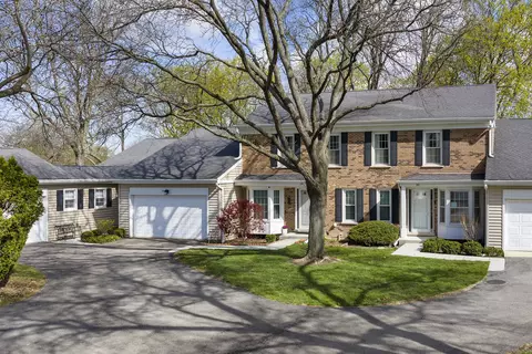 19 The Court Of Greenway #19, Northbrook, IL 60062