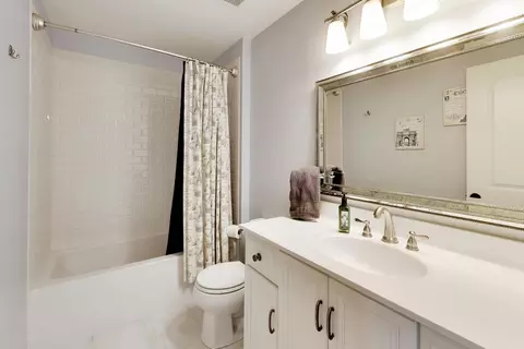 Bath - 1331 Avery Ave, Wheaton, IL 60187 photo 3 of 3