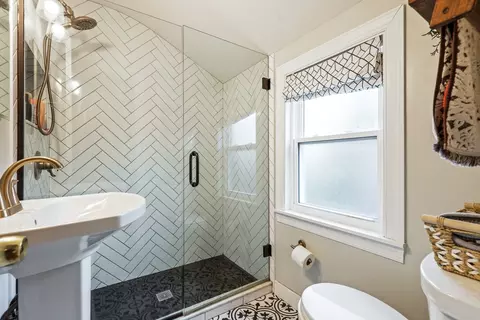 Bath - 2357 S 3rd Ave, North Riverside, IL 60546 photo 1 of 2