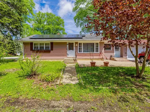 1045 Palace St, Aurora, IL 60506