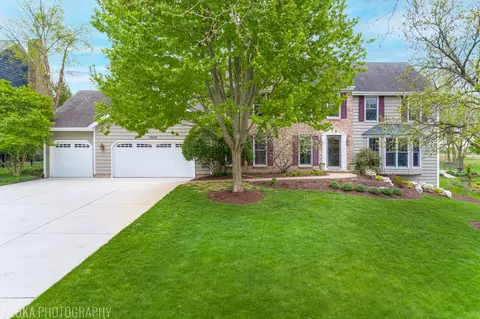 3025 Woods Creek Ln, Algonquin, IL 60102