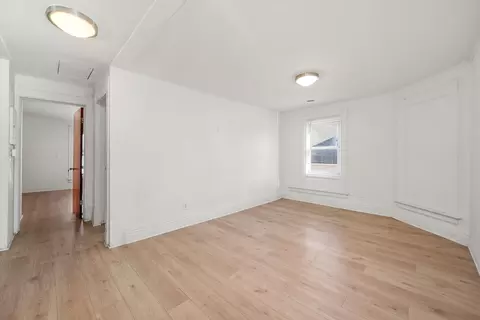 Living - 1095-1097 E Merchant St, Kankakee, IL 60901 photo 4 of 6