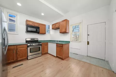 Kitchen - 1095-1097 E Merchant St, Kankakee, IL 60901 photo 1 of 5