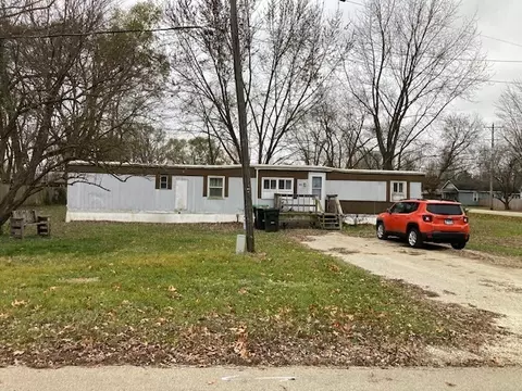 495 W 6th St, Braidwood, IL 60408