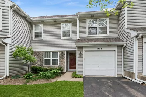 205 Parkview Dr, Wauconda, IL 60084
