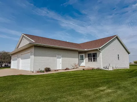 712 W St Joseph St, Preston, IA 52069