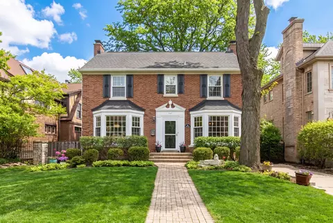 831 S Prospect Ave, Park Ridge, IL 60068