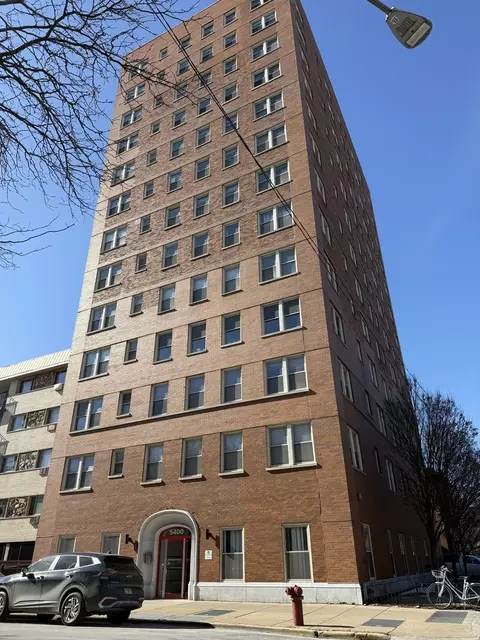 5400 S Harper Ave #204, Chicago, IL 60615