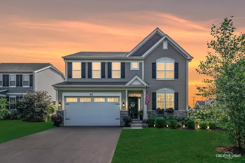 47 Windstone Dr, North Aurora, IL 60542