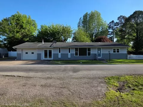 1820 N 14th St, Herrin, IL 62948