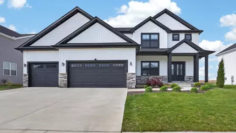 5104 Finlen Ln, Bloomington, IL 61705