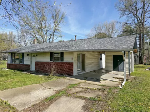 402 E Logan St, De Soto, IL 62924