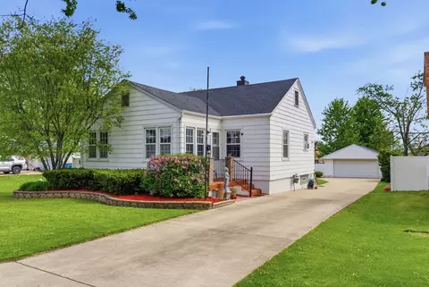 1608 N Center St, Crest Hill, IL 60403