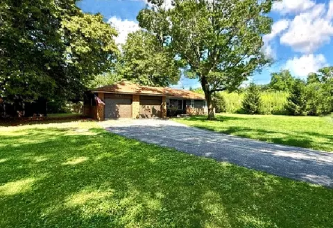 1106 E Pearl Dr, Mahomet, IL 61853