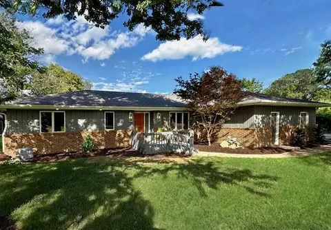 1108 Pearl Dr, Mahomet, IL 61853