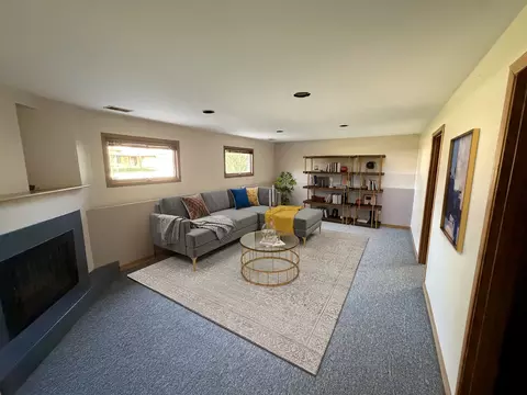 Living - 2375 Chestnut Ln, Morris, IL 60450 photo 3 of 4