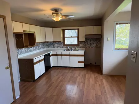 Kitchen - 2375 Chestnut Ln, Morris, IL 60450 photo 1 of 2