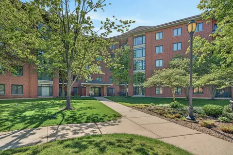 865 E 22nd St #228, Lombard, IL 60148