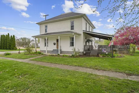 501 S 1st St, Oregon, IL 61061