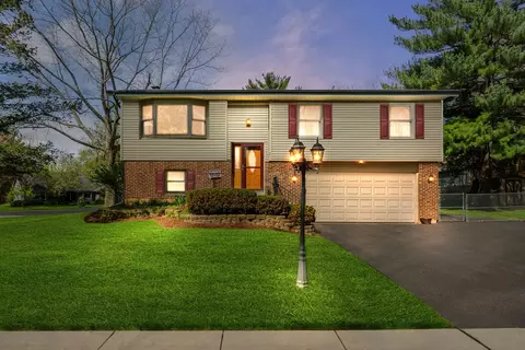 814 Scott St, Algonquin, IL 60102