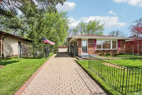 2176 N Westmoreland Dr, Palatine, IL 60074